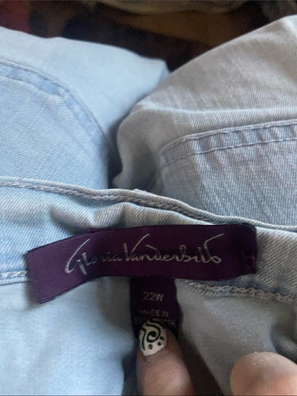 Gloria Vanderbilt Light Blue Denim Capris with Purple Label